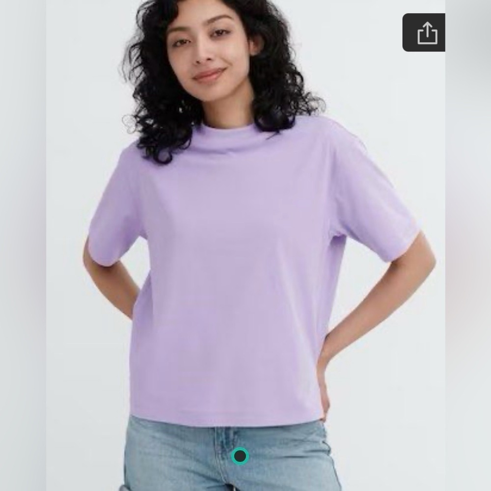 Like new Uniqlo women's Alrism short sleeves relaxed t-shirt size L 70% cotton